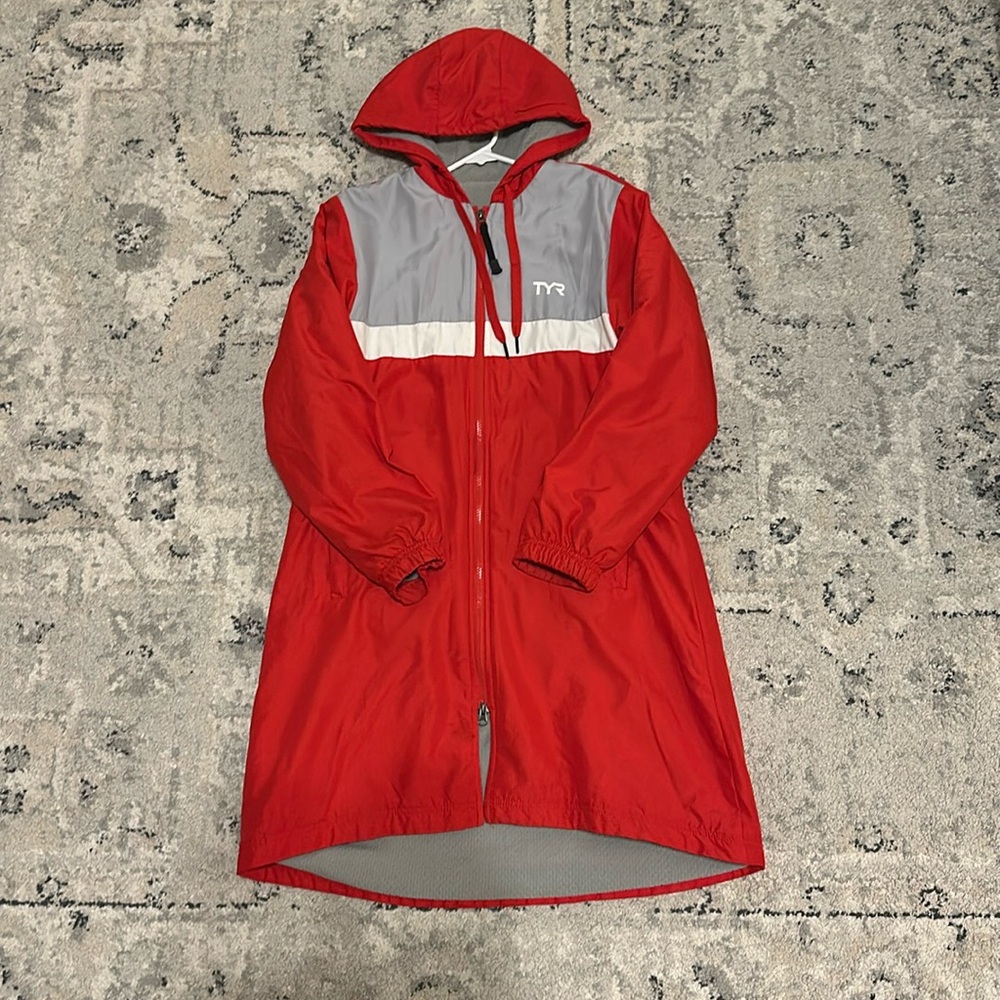 TYR Swimmer’s Parka 🌊